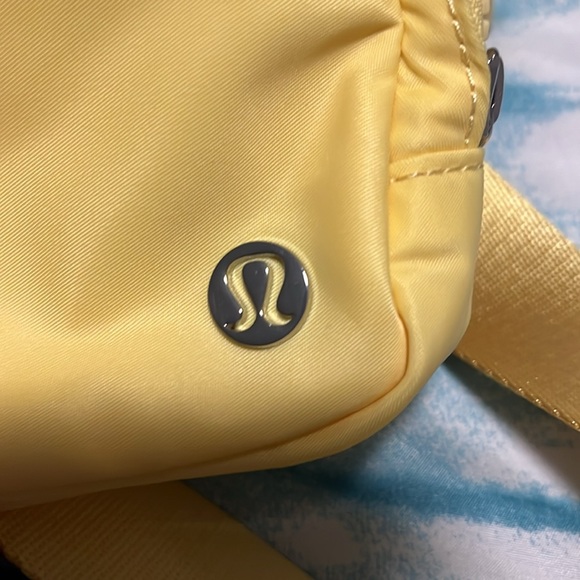 Lululemon yellow belt bag - Color SOLD OUT online - Picture 6 of 6